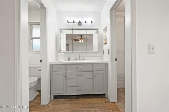 905 Ridgeway Ct, Orange Park, FL 32065 - full bath featuring vanity, toilet, wood finished floors, a ceiling fan, and a walk in closet