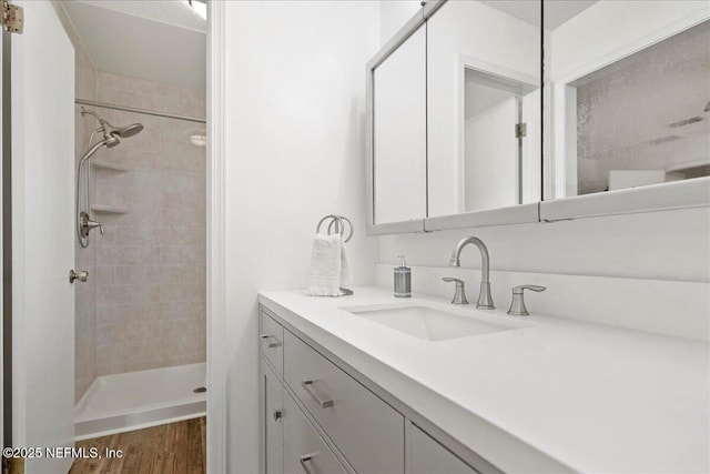 905 Ridgeway Ct, Orange Park, FL 32065 - full bath with vanity, tiled shower, and wood finished floors