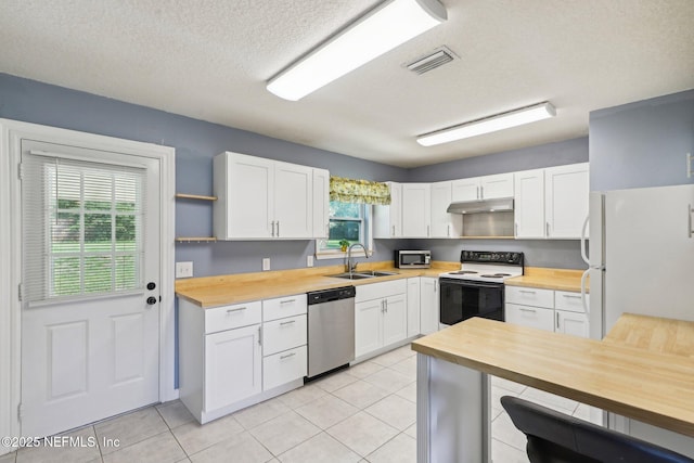 10 Sesame St, Middleburg, FL 32068 - kitchen featuring butcher block countertops, stainless steel appliances, a sink, under cabinet range hood, and a textured ceiling