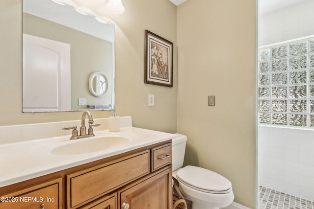 166 Mount Royal Ave, Crescent City, FL 32112 - bathroom featuring toilet, vanity, and a tile shower