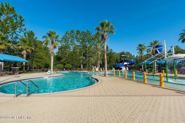 1011 Wetland Ridge Cir, Middleburg, FL 32068 - community pool featuring view of wooded area and a water play area