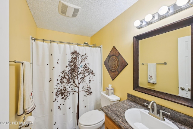 1515 Husson Ave, Palatka, FL 32177 - full bath featuring a textured ceiling, toilet, vanity, and a shower with shower curtain