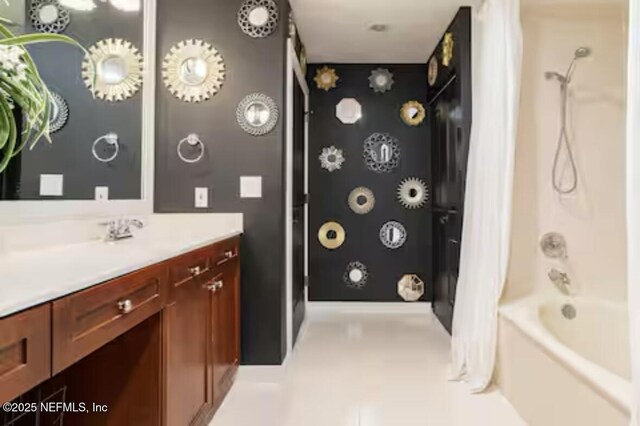 945 Registry Blvd Unit 207, Saint Augustine, FL 32092 - bathroom with vanity and shower / bathtub combination with curtain