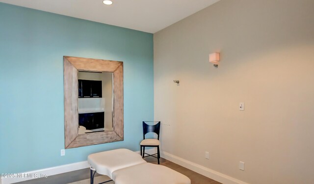 1431 Riverplace Blvd Unit 1707, Jacksonville, FL 32207 - living area featuring baseboards and recessed lighting