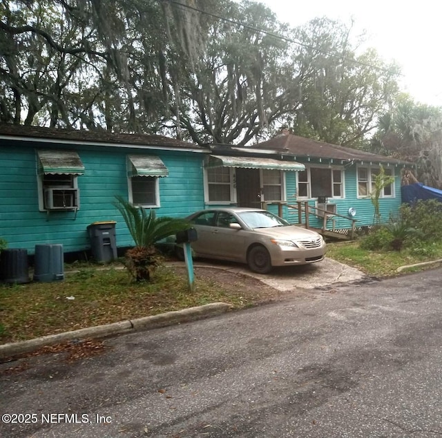 456 Malcross Ave, Jacksonville, FL 32208 - view of front of home featuring cooling unit