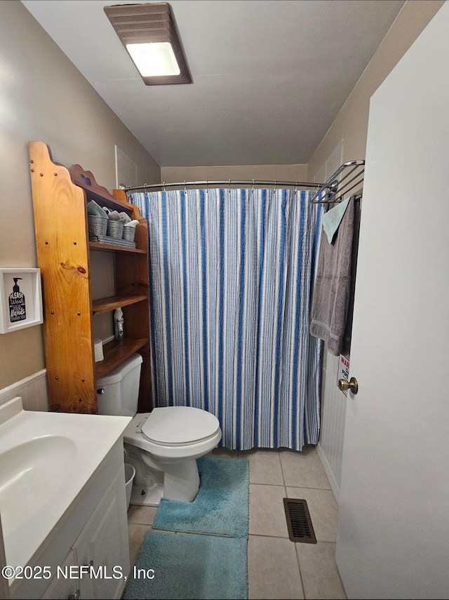 104 Palm Dr, Georgetown, FL 32139 - full bath featuring tile patterned flooring, toilet, vanity, a shower with curtain, and baseboards