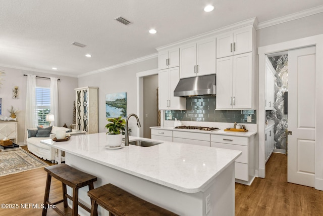 1787 Azalea St, Fernandina Beach, FL 32034 - kitchen with a sink, under cabinet range hood, light wood-type flooring, gas cooktop, and crown molding