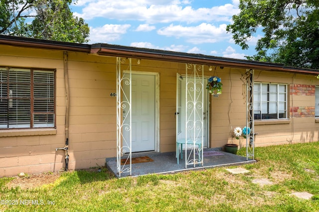602 Luna Ct, Jacksonville, FL 32205 - property entrance featuring a lawn and concrete block siding