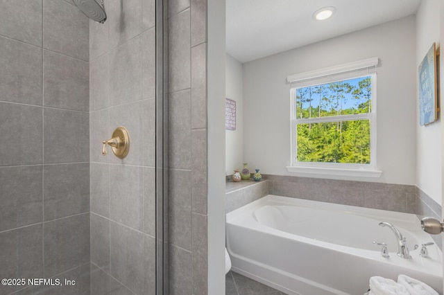 287 Richmond Dr, Saint Johns, FL 32259 - full bath with a garden tub and a stall shower