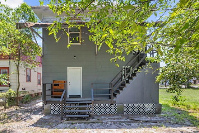 209 E 17th St, Jacksonville, FL 32206 - back of property featuring a deck