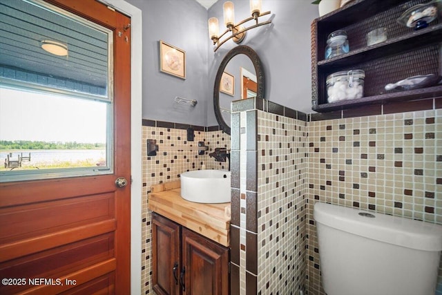 153 Jaffa Rd, Crescent City, FL 32112 - half bath featuring tile walls, vanity, and toilet