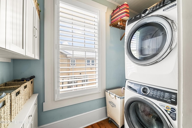 102 Palm Pl, Neptune Beach, FL 32266 - washroom featuring stacked washing machine and dryer, plenty of natural light, dark wood-style flooring, and baseboards