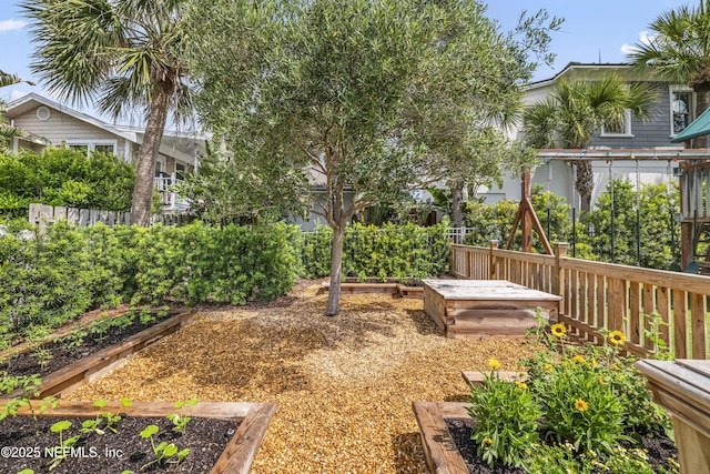 102 Palm Pl, Neptune Beach, FL 32266 - view of yard with a garden