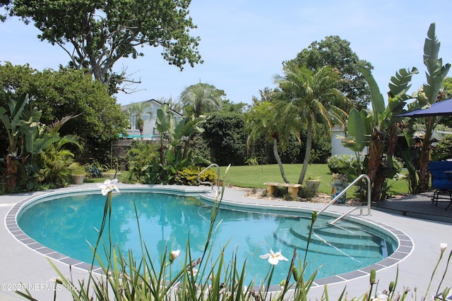 26 Sailfish Dr, Ponte Vedra Beach, FL 32082 - swimming pool featuring a yard and a wooden deck