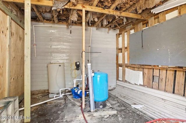 2022 Guava Ln, Bunnell, FL 32110 - below grade area featuring a water pressure tank