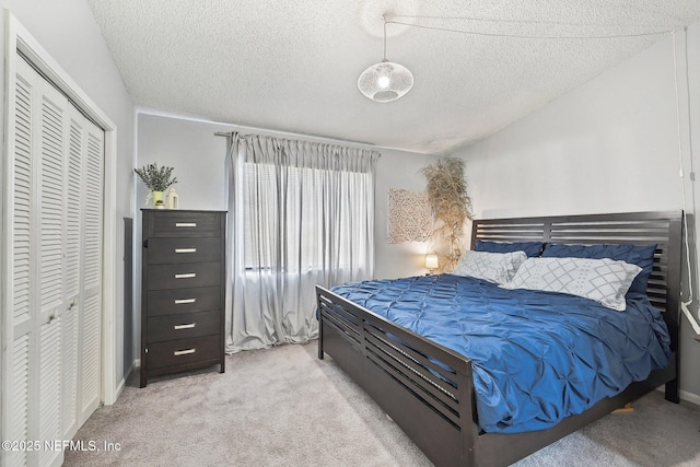 8300 Plaza Gate Ln Unit 1242, Jacksonville, FL 32217 - bedroom featuring light colored carpet, a textured ceiling, and a closet