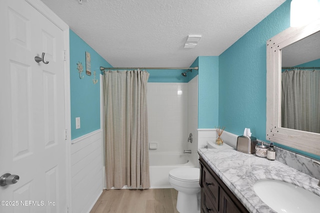 430 Timberwalk Ct Unit 1023, Ponte Vedra Beach, FL 32082 - bathroom featuring vanity, a textured ceiling, wood finished floors, a wainscoted wall, and shower / bath combo with shower curtain