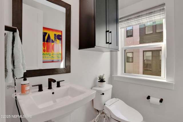 1622 Bridgeton Dr, Jacksonville, FL 32207 - half bath with a sink and toilet