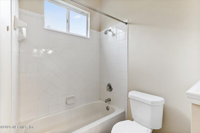 2347 W Clovelly Ln, Saint Augustine, FL 32092 - bathroom with toilet and washtub / shower combination