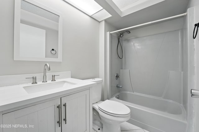 257 Jasmine St, Atlantic Beach, FL 32233 - bathroom featuring washtub / shower combination, vanity, and toilet
