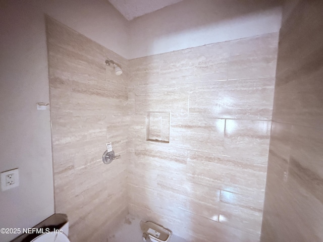 2771 Sunnyside St, Jacksonville, FL 32254 - bathroom featuring tiled shower