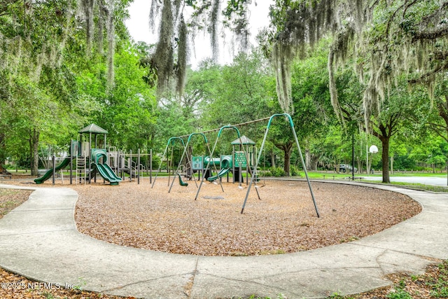 1643 Fishweir Creek Ln, Jacksonville, FL 32205 - community play area with view of wooded area