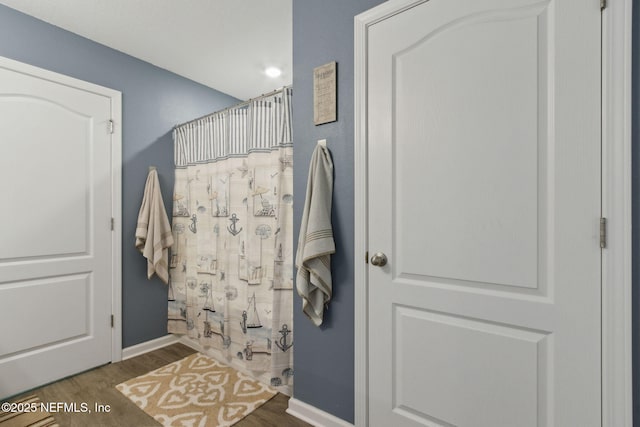 2309 Shady Breeze Ln, Green Cove Springs, FL 32043 - full bath featuring wood finished floors, baseboards, and curtained shower