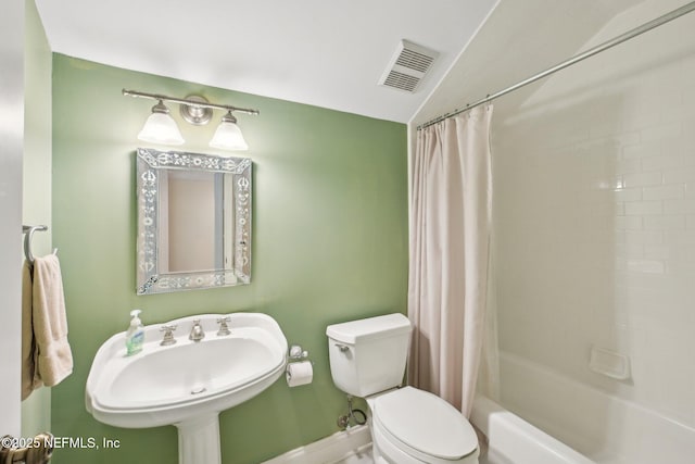 145 River Rd, Orange Park, FL 32073 - full bathroom with shower / tub combo, toilet, vaulted ceiling, baseboards, and a sink
