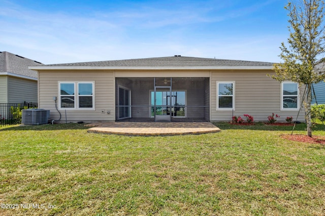 2724 White Cedar Ln, Green Cove Springs, FL 32043 - back of property with a sunroom, cooling unit, and a patio