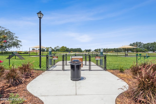 2724 White Cedar Ln, Green Cove Springs, FL 32043 - view of community with a gate
