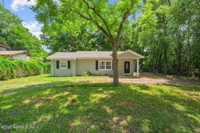 734 N Walnut St, Starke, FL 32091 - single story home featuring a front yard