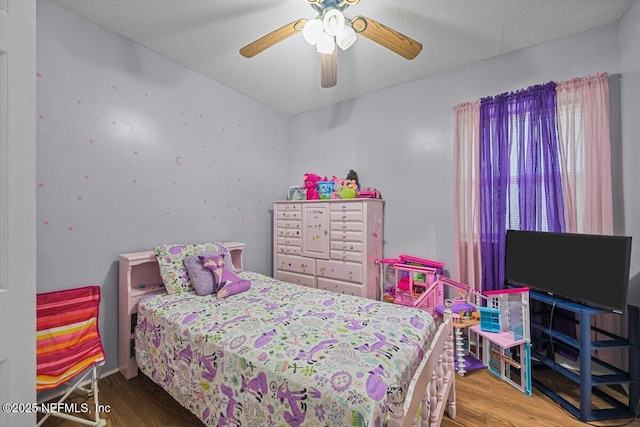 734 N Walnut St, Starke, FL 32091 - bedroom with wood finished floors, ceiling fan, and a textured ceiling
