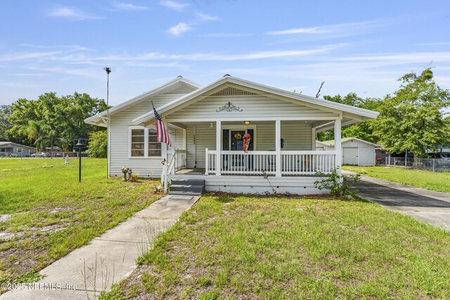 2505 State St, Palatka, FL 32177 - bungalow-style home with covered porch and a front yard