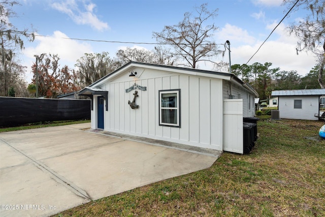 157 Smith Ln, Satsuma, FL 32189 - view of outdoor structure featuring cooling unit