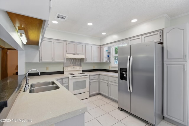 2708 Poinsettia Ave, Middleburg, FL 32068 - kitchen featuring stainless steel fridge, white electric stove, a sink, under cabinet range hood, and ornamental molding