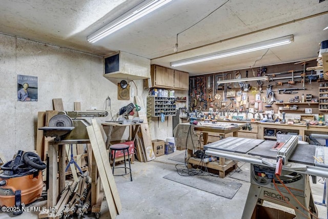 7041 Catlett Rd, Saint Augustine, FL 32095 - miscellaneous room featuring a workshop area and concrete flooring