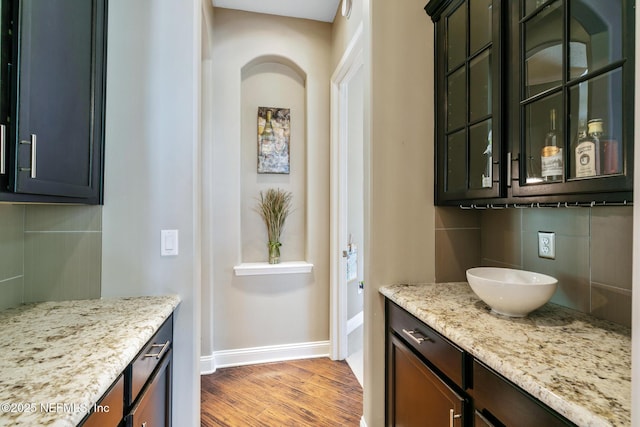 117 Pineta Way, Saint Johns, FL 32259 - bar area with tasteful backsplash, baseboards, and wood finished floors