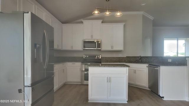 4053 Trail Ridge Rd, Middleburg, FL 32068 - kitchen with stainless steel appliances, white cabinetry, light wood finished floors, a peninsula, and ornamental molding
