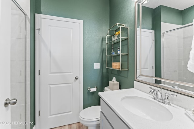 571 Meadow Creek Dr, Saint Johns, FL 32259 - bathroom featuring toilet, tiled shower, vanity, and a textured wall