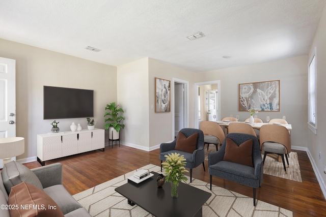 606 Meteor St, Jacksonville, FL 32205 - living area with wood finished floors and baseboards