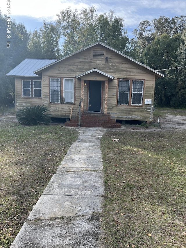 907 Huntington Rd, Crescent City, FL 32112 - view of front of property featuring a front yard