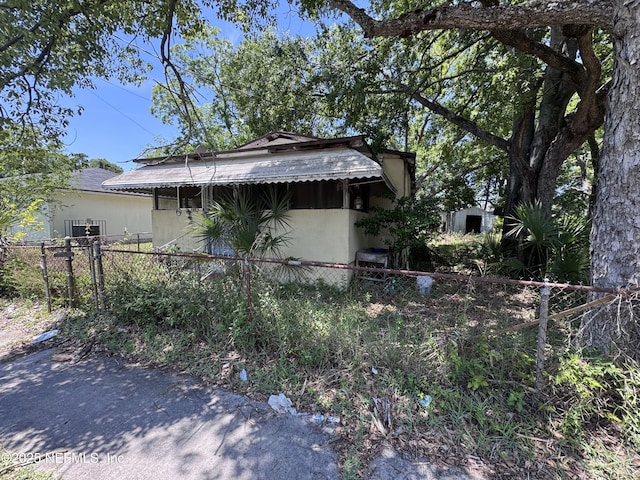 1853 Broadway Ave, Jacksonville, FL 32209 - view of side of home with stucco siding