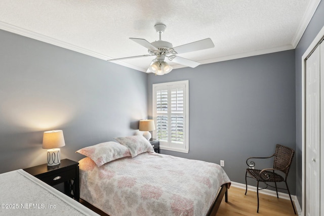 232 Shell Bluff Ct, Ponte Vedra Beach, FL 32082 - bedroom with ornamental molding, wood finished floors, a closet, a textured ceiling, and ceiling fan