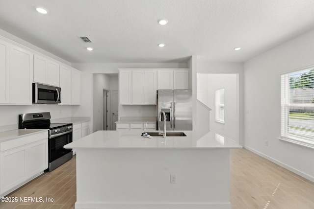 9053 Whinny Way, Jacksonville, FL 32219 - kitchen with appliances with stainless steel finishes, an island with sink, a sink, light countertops, and recessed lighting