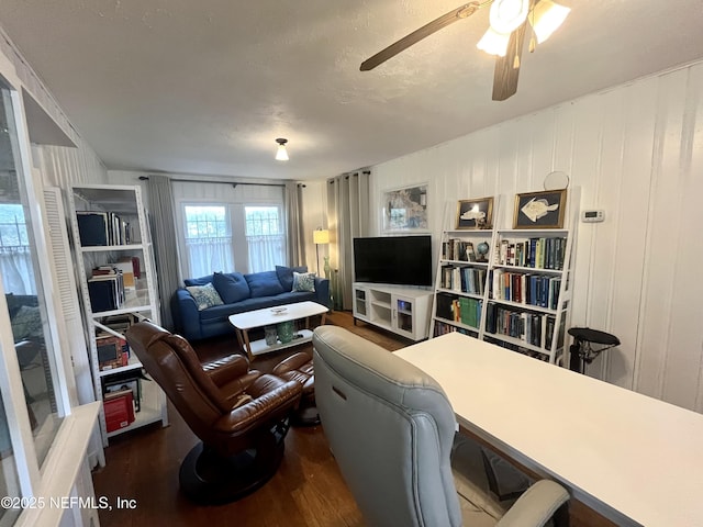 5000 Elm St, Welaka, FL 32189 - living room featuring wood finished floors and a ceiling fan