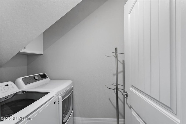 52 Bent Lake Ct, Saint Augustine, FL 32095 - laundry area with separate washer and dryer, baseboards, and a textured ceiling