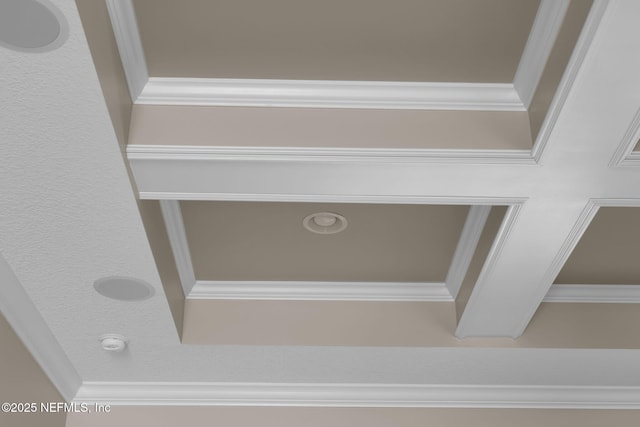 104 Hickory Hill Dr, Saint Augustine, FL 32095 - detailed view of a smoke detector