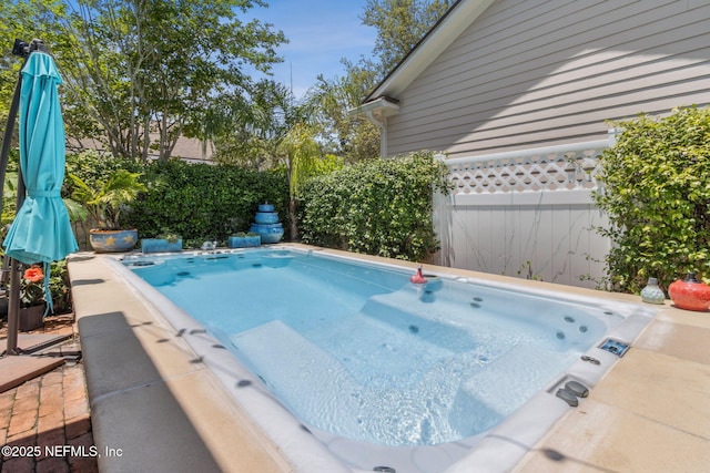 1743 Azalea St, Fernandina Beach, FL 32034 - view of pool featuring a jacuzzi and a fenced backyard