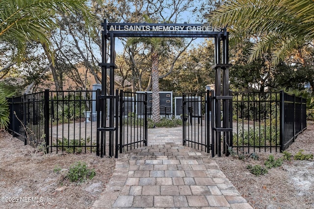 1743 Azalea St, Fernandina Beach, FL 32034 - view of gate