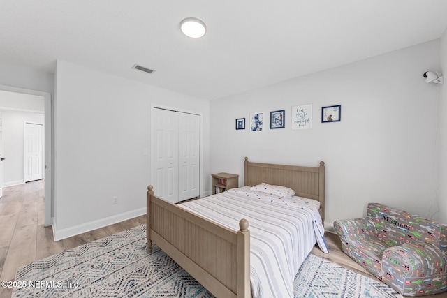6547 Burnham Cir, Ponte Vedra Beach, FL 32082 - bedroom with wood finished floors, a closet, and baseboards